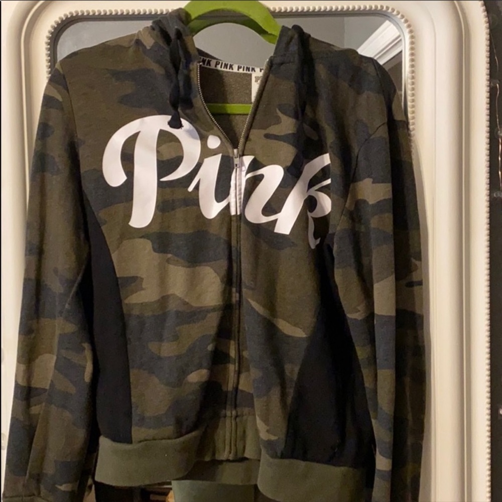 VICTORIA SECRET/PINK CAMO ZIP UP